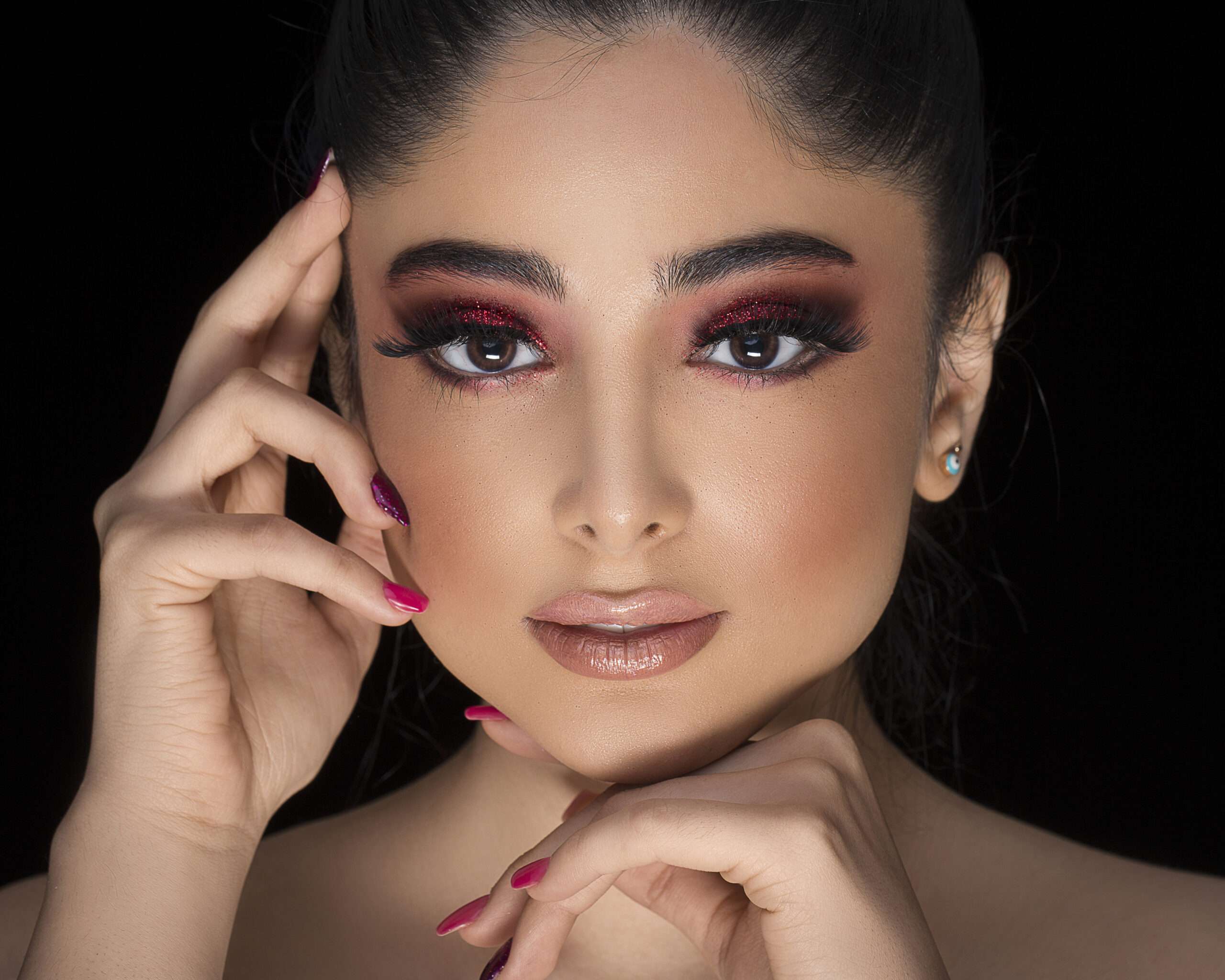 এই উৎসবের মরশুমে চোখ বাঁচিয়ে মেকআপ করুন