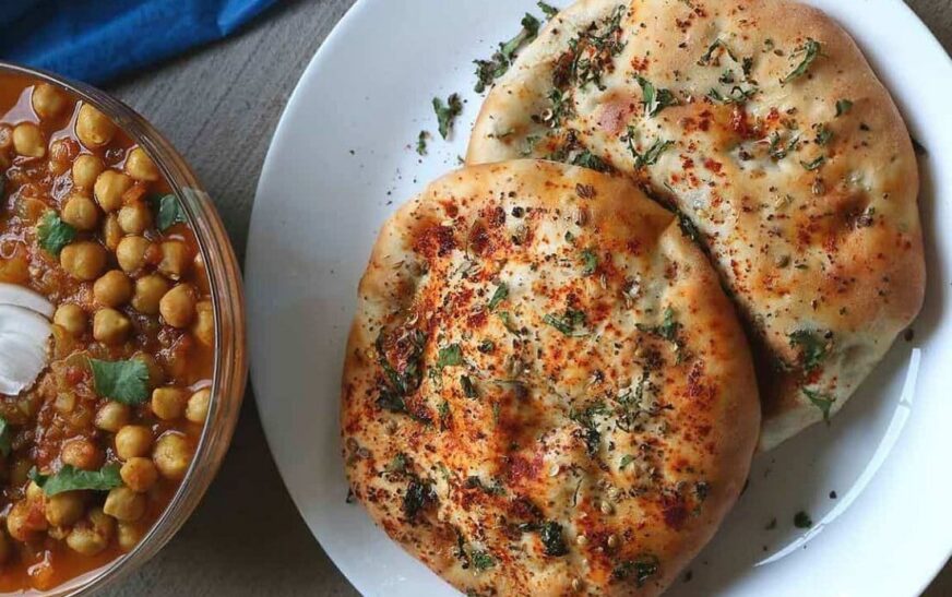 ঘরেই বানান নিরামিষ নরম-তুলতুলে আলু কুলচা